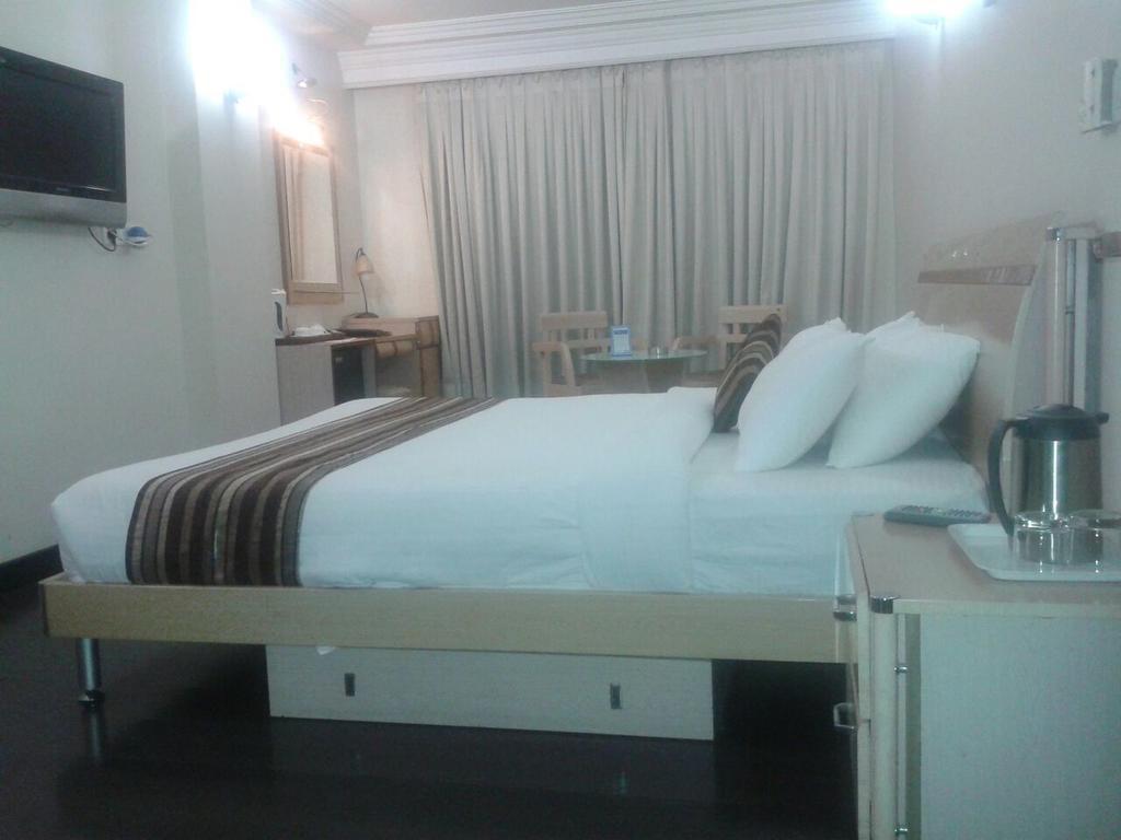 Hotel Grand Dhillon Bhilai Phòng bức ảnh